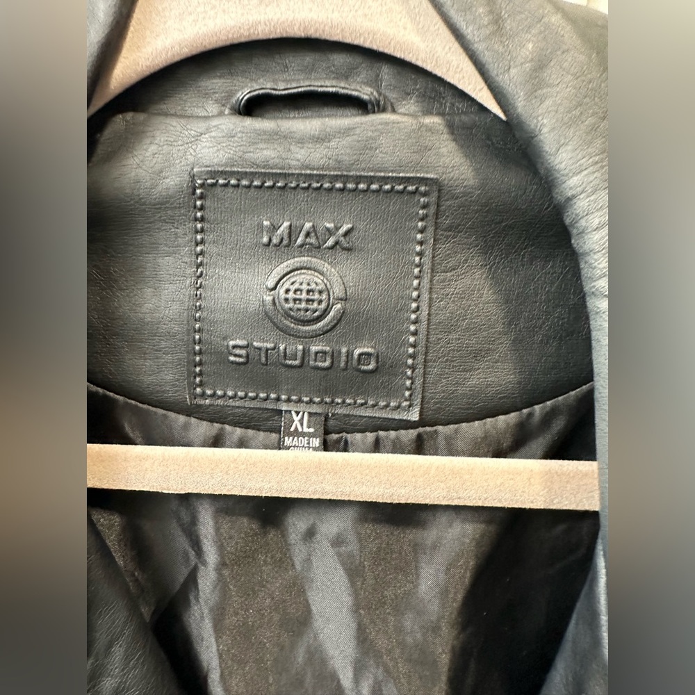 Leather jacket - Picture 2 of 2